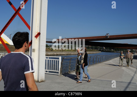 Pista ciclabile in Ria di Avilés . Principado de Asturias . Spagna Foto Stock