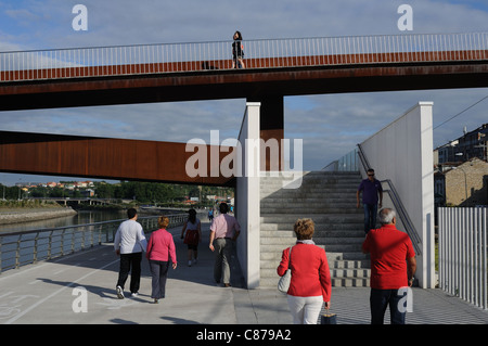 Pista ciclabile in Ria di Avilés . Principado de Asturias . Spagna Foto Stock