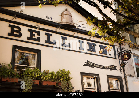 Regno Unito, Nottinghamshire, Nottingham, Angelo Riga, la Bell Inn molto vecchio pub istituito nel 1437 Foto Stock