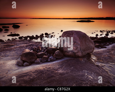 Bella twilight paesaggi di rocce su un litorale di Georgian Bay, Muskoka, Ontario, Canada Foto Stock