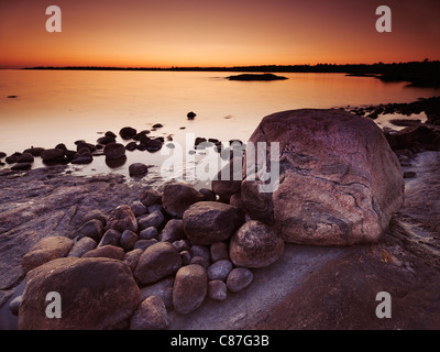 Bella twilight paesaggi di rocce su un litorale di Georgian Bay, Muskoka, Ontario, Canada Foto Stock