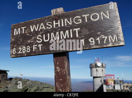 Un segno sul vertice della Nuova Inghilterra del picco più alto di Washington Mt, New Hampshire Foto Stock