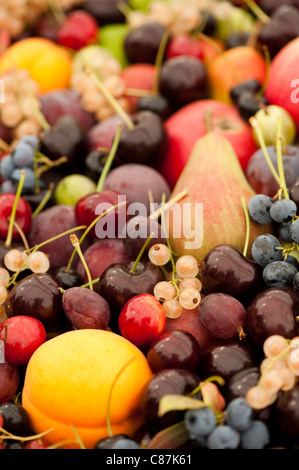 Trug misti di frutta, concorrente in concorrenza, 2011 RHS Flower Show Tatton Park Foto Stock