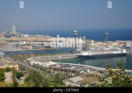 Vista del porto di Barcellona da Montjuïc, Barcellona, provincia di Barcelona, Catalogna, Spagna Foto Stock