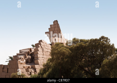 Il primo pilone al Ramesseum, Tempio mortuario di Ramesse II sulla riva occidentale del Nilo a Luxor, Egitto Foto Stock