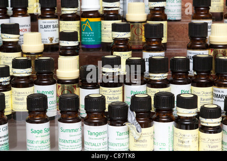 Bottiglie di olii aromatherapy Foto Stock