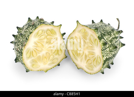 Melone kiwano isolati su sfondo bianco Foto Stock