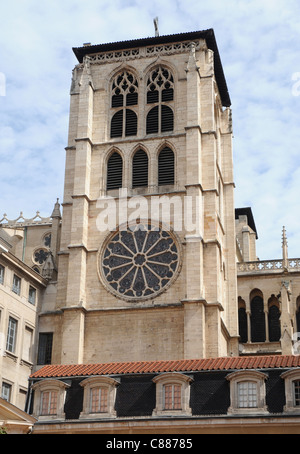 Torre di San Giovanni Battista nella cattedrale della città di Lione, Francia Foto Stock