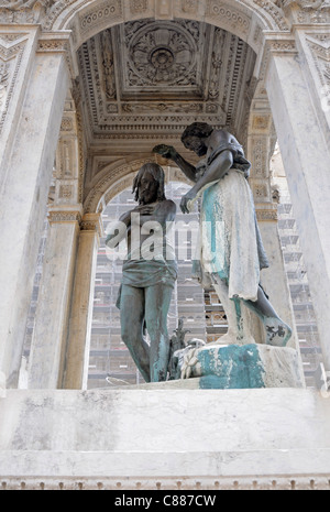 Fontana a Place Saint Jean nella città di Lione, Francia Foto Stock