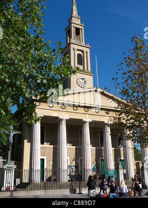 Una vista della chiesa di San Giovanni Evangelista a Londra Foto Stock