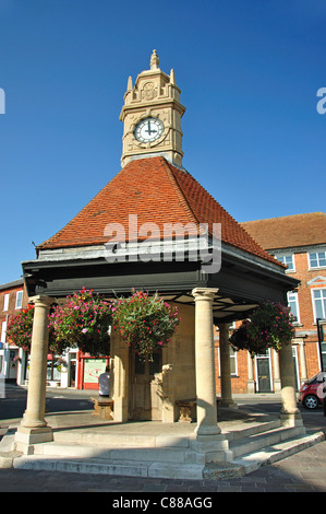 Newbury Clock Tower, il Broadway, Newbury, Berkshire, Inghilterra, Regno Unito Foto Stock