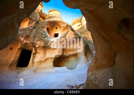 Chiesa Paleocristiana nei Camini di Fata presso Zelve, Cappadocia Turchia Foto Stock