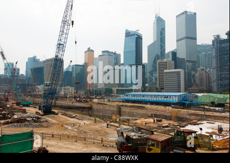 Bonifica di terreni per la costruzione di strade e di espansione su Hong Kong Isola nei pressi del porto di Victoria Hong Kong Cina Asia Foto Stock