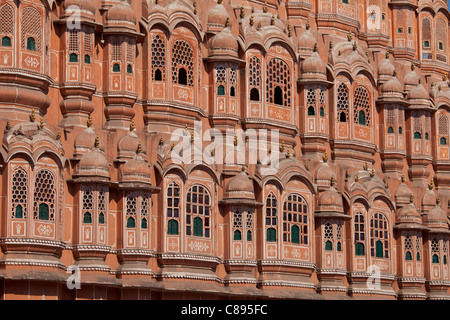 Vento Hawamahal palazzo nella città rosa di Jaipur, Rajasthan, India settentrionale Foto Stock