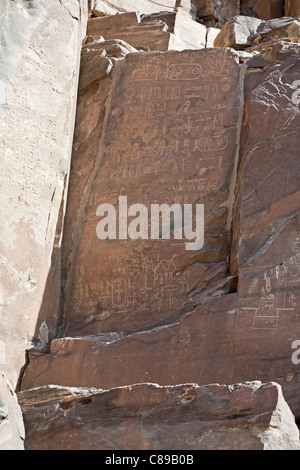 Iscrizione presso Wadi Hammamat, il Deserto Orientale, Mar Rosso colline, Egitto, Nord Africa Foto Stock