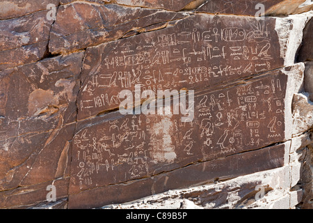 Iscrizione presso Wadi Hammamat, il Deserto Orientale, Mar Rosso colline, Egitto, Nord Africa Foto Stock