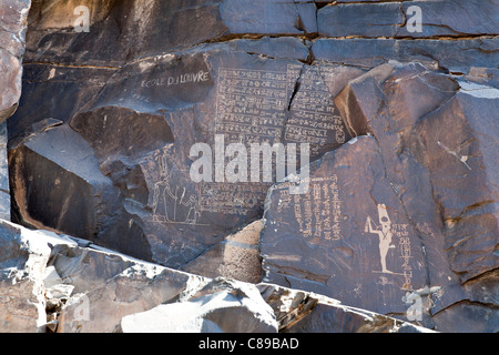 Iscrizione presso Wadi Hammamat, il Deserto Orientale, Mar Rosso colline, Egitto, Nord Africa Foto Stock