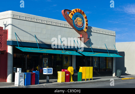 U.S.A. New Mexico di Albuquerque, negozi e cartelli lungo il percorso 66 Foto Stock