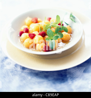 Insalata di melone con calce, miele e zenzero Foto Stock