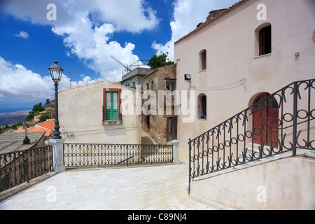 Frammento di tipica architettura a Bova superiore che è una città in Calabria Foto Stock