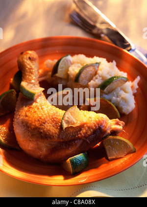 Stufato di pollo in salsa bianca con calce Foto Stock