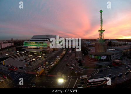 ICC con torre della radio in Berlin-Charlottenburg, Germania Foto Stock