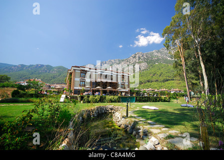 AKYAKA, Turchia. Il Ottoman Residence Hotel è un moderno albergo di lusso situato sulle rive del fiume Azmak. 2011. Foto Stock