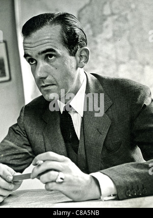 EDWARD R. MURROW (1908-1965) giornalista americano delle emittenti di radio di CBS da Londra in 1940 Foto Stock