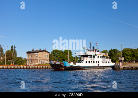 Vecchia auto traghetto nel porto di Danzica, Polonia. Foto Stock