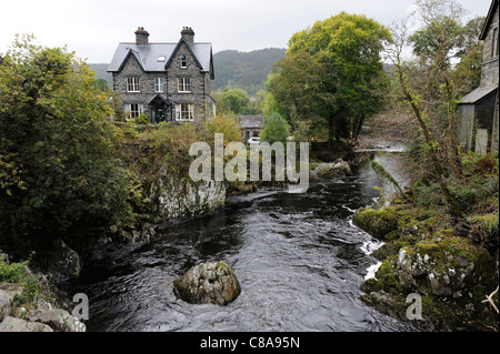 Bryn Afon Guest House, Betws-y-Coed, Parco Nazionale di Snowdonia stiuated accanto al Pont-y-coppia e il fiume Llugwy. Il Galles del nord Foto Stock