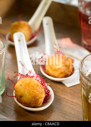 Impanata purè di crocchette di patate Foto Stock