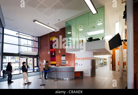 Royal Holloway University Moore Building reception e ingresso Foto Stock