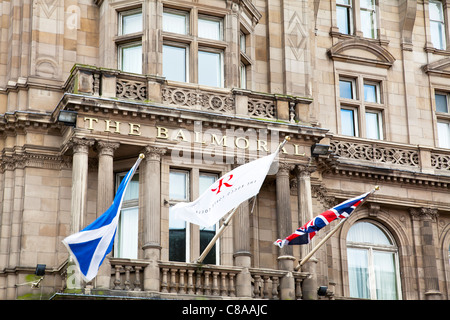 Il lusso di Balmoral Rocco Forte Hotels " Alloggio a cinque stelle di Edimburgo, Scozia, bandiere Foto Stock