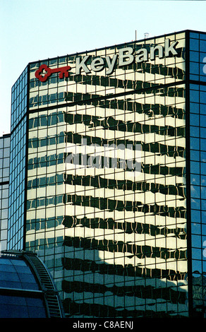 Il tasto Bank Center di Denver, Colorado, Stati Uniti d'America, 10/11. Shot su Kodak 400NC film. Foto Stock