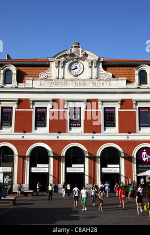 Stazione ferroviaria Principe Pio e centro commerciale, Madrid, Spagna Foto Stock