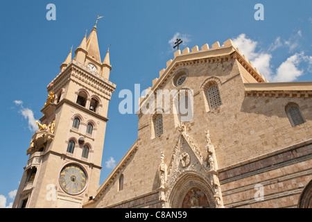 La Cattedrale di Messina, Piazza del Duomo, Messina, Sicilia, Italia Foto Stock