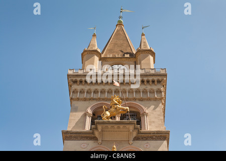 Torre dell'orologio, la Cattedrale di Messina, Piazza del Duomo, Messina, Sicilia, Italia Foto Stock