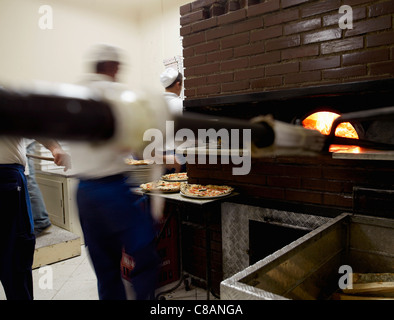La cottura da Michele Pizzeria Foto Stock