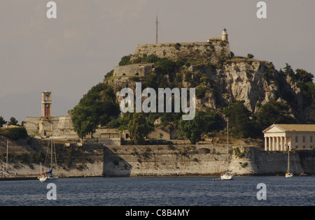 La Grecia. Corfù. Vecchia fortezza costruita dai veneziani nel XVI secolo su un roccioso promontorio che si getta nel mare. Isole Ionie. Foto Stock