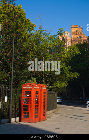 Russell Square nel quartiere di Bloomsbury a Londra England Regno Unito Europa Foto Stock