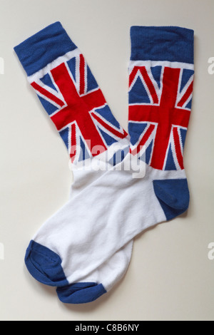 Coppia di novità calzini con Union Jack isolati su sfondo bianco Foto Stock