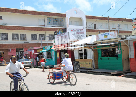 Il Fast Food si arresta di fronte al terminale marino, North Front Street, Fort George, Belize City, Belize, dei Caraibi e America centrale Foto Stock