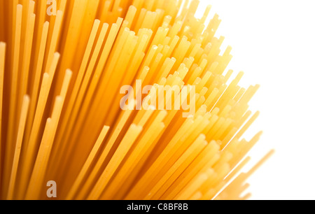 Sfondo - Dettaglio delle Materie Spaghetti su sfondo bianco Foto Stock