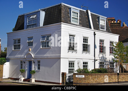 Casa d'epoca sul luogo del cigno, Barnes, London Borough of Richmond upon Thames, Greater London, England, Regno Unito Foto Stock