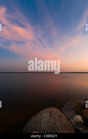 Cirrus nuvole sopra il mare Foto Stock
