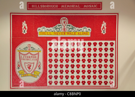 Il Memoriale di Hillsborough mosaico all'interno di Anfield, casa di Liverpool Football Club. Foto Stock