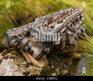 Scatafascio Rolls Royce V12 motore Merlin da un bombardiere Halifax air crash site. Foto Stock