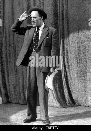 TOMMY TRINDER (1909-1989) comico inglese come il primo presentatore per ITV la domenica notte al Londopn Palladio nel 1955 Foto Stock