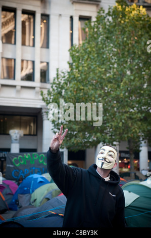 Anti mondialismo protesta camp a St Pauls Cathedral a Londra il 19 ottobre 2011 Foto Stock