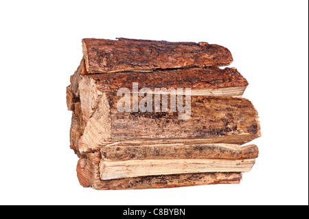 Una pila di secco, fresco di legna da ardere isolato su bianco Foto Stock